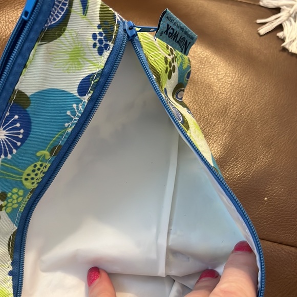 NORWEX NWOT retro print makeup bag - Picture 2 of 6